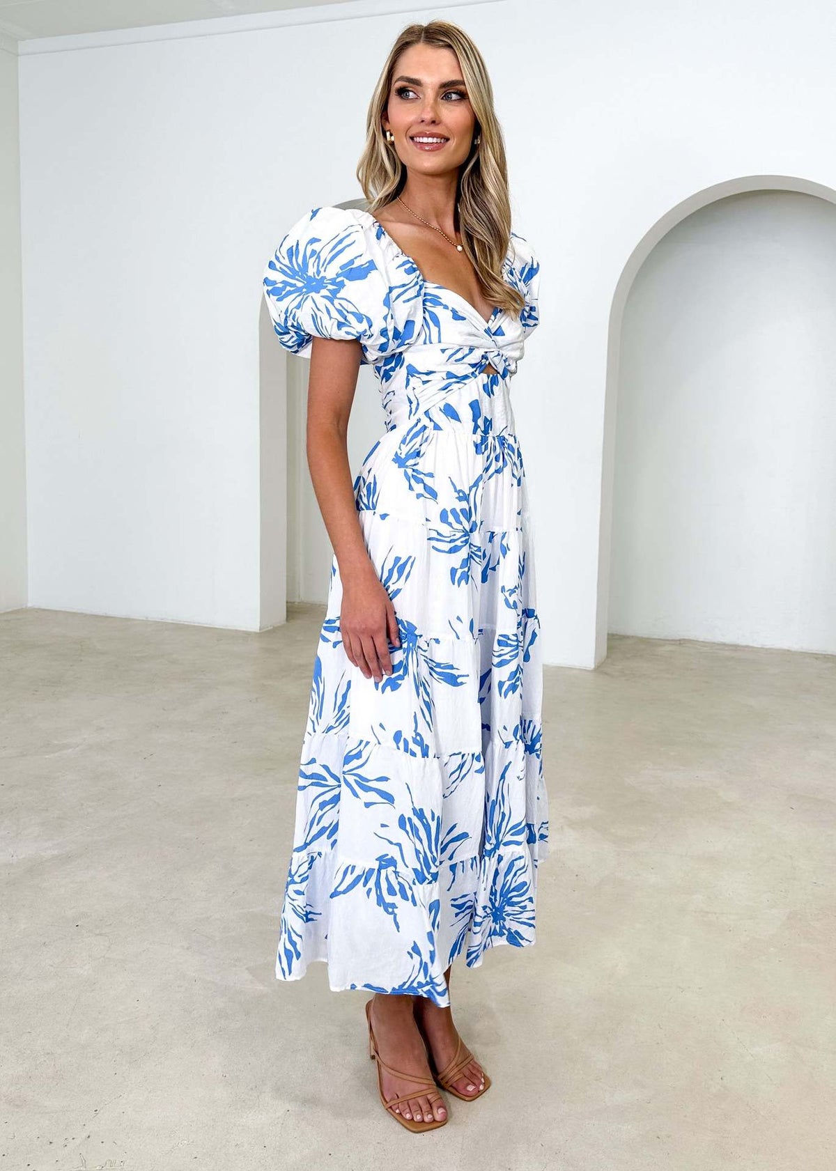 Isla | Robe longue à imprimé avec découpe à la taille