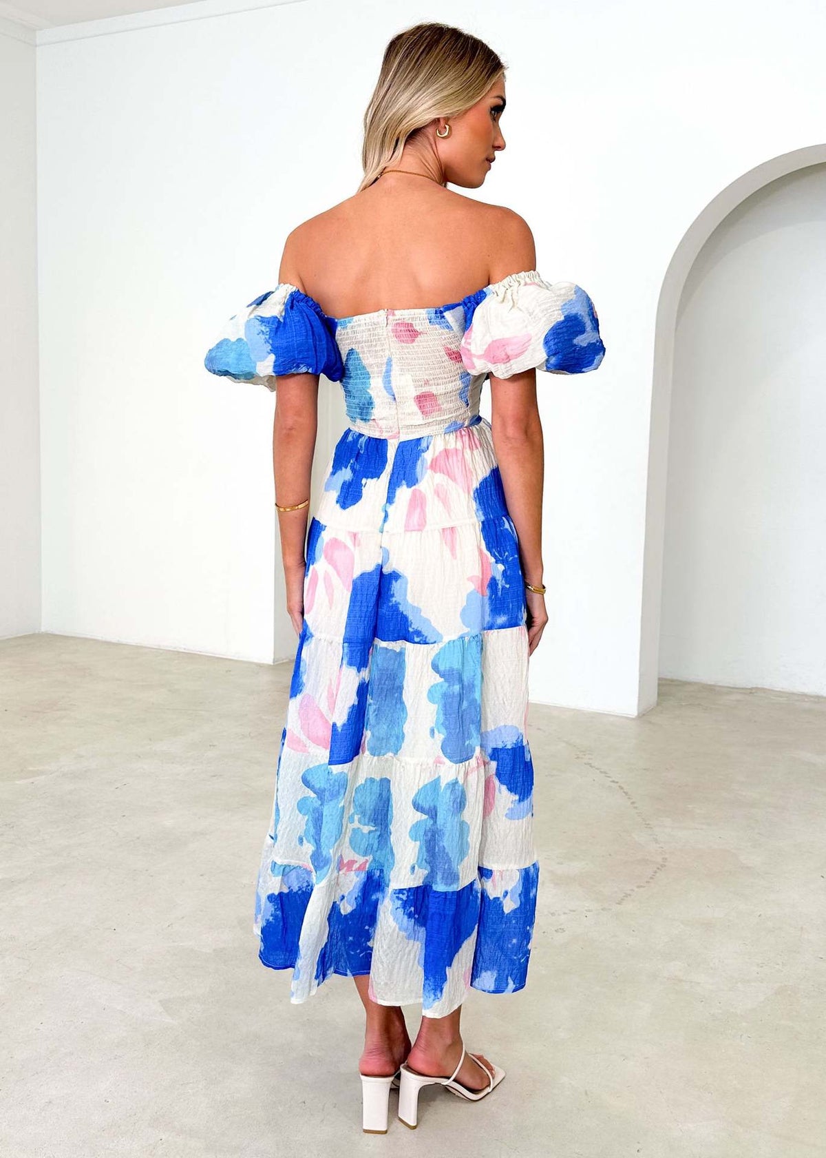 Isla | Robe longue à imprimé avec découpe à la taille