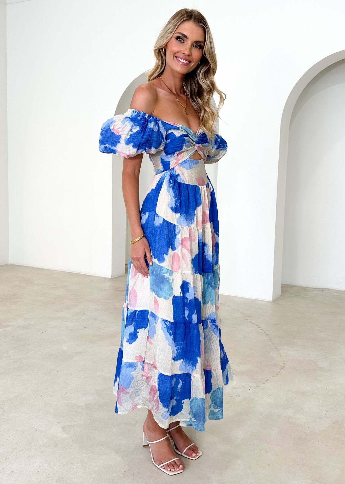 Isla | Robe longue à imprimé avec découpe à la taille