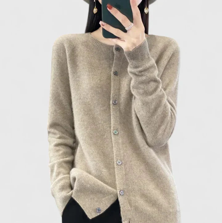 Lyxandria - Comfortable Cardigan