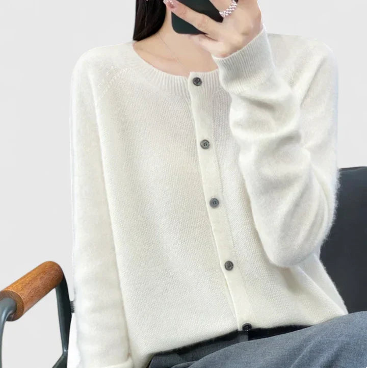 Lyxandria - Comfortable Cardigan