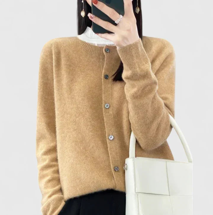 Lyxandria - Comfortable Cardigan