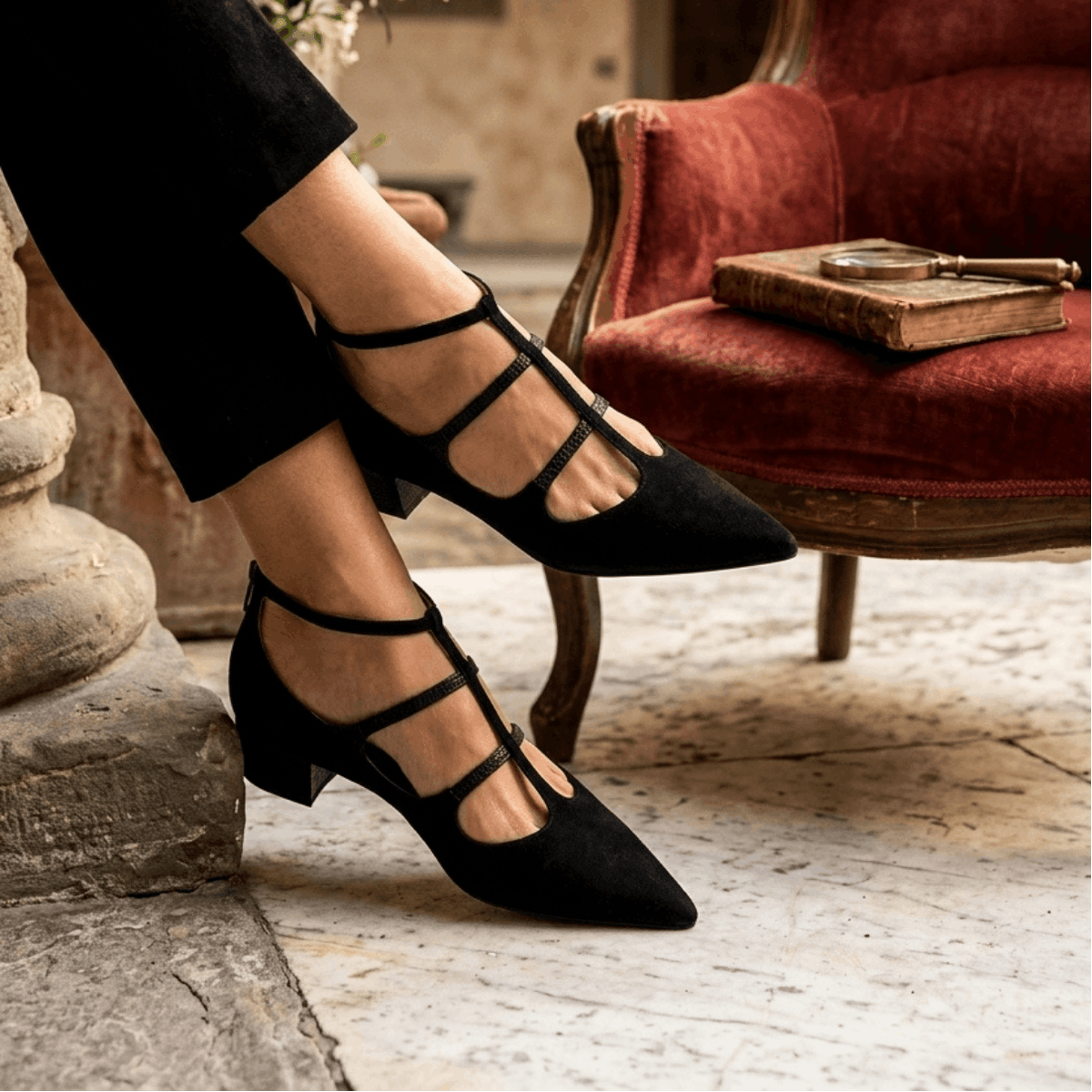 Giulia | Pointed Pumps with Straps