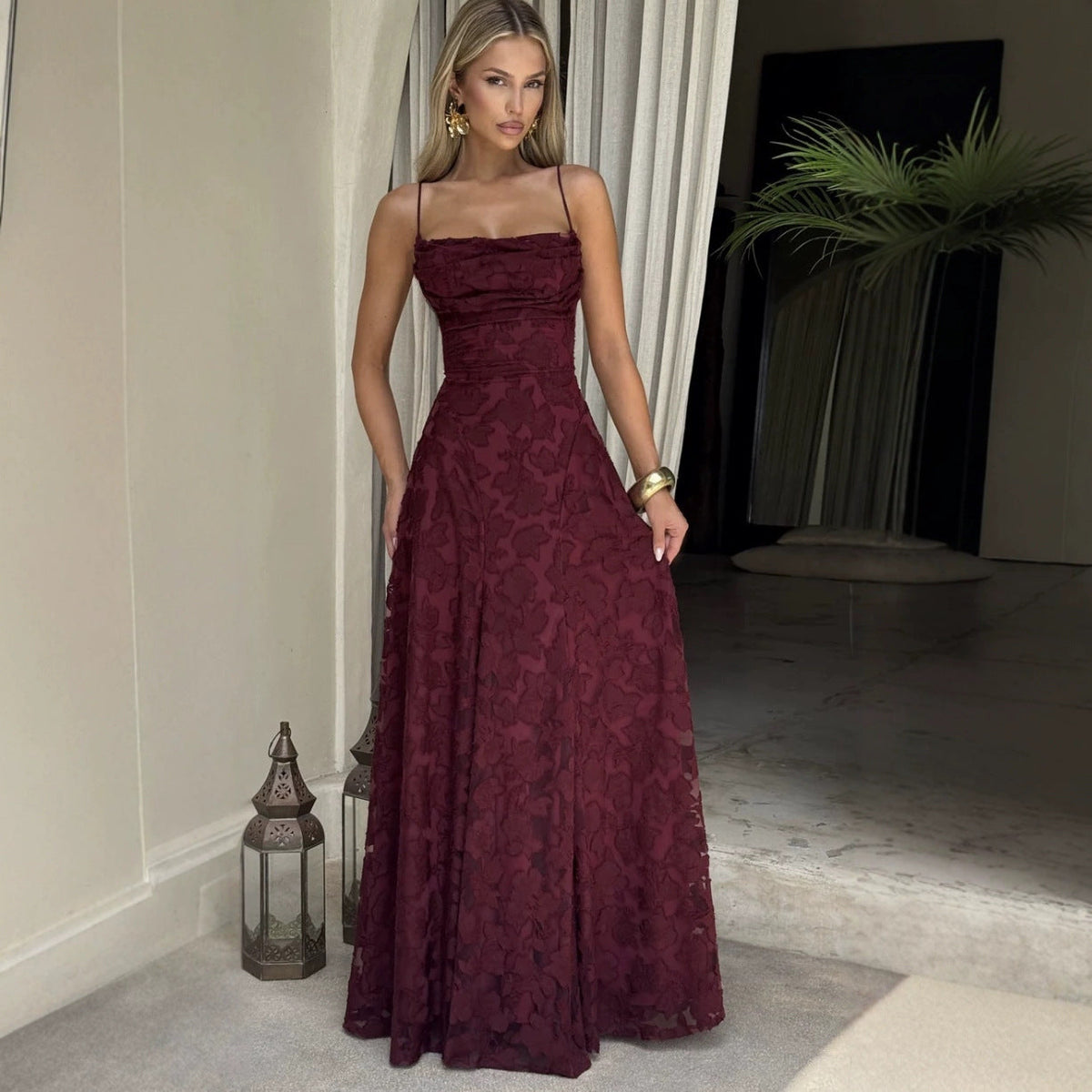 Soraya | Robe de soirée luxueuse en jacquard à encolure droite